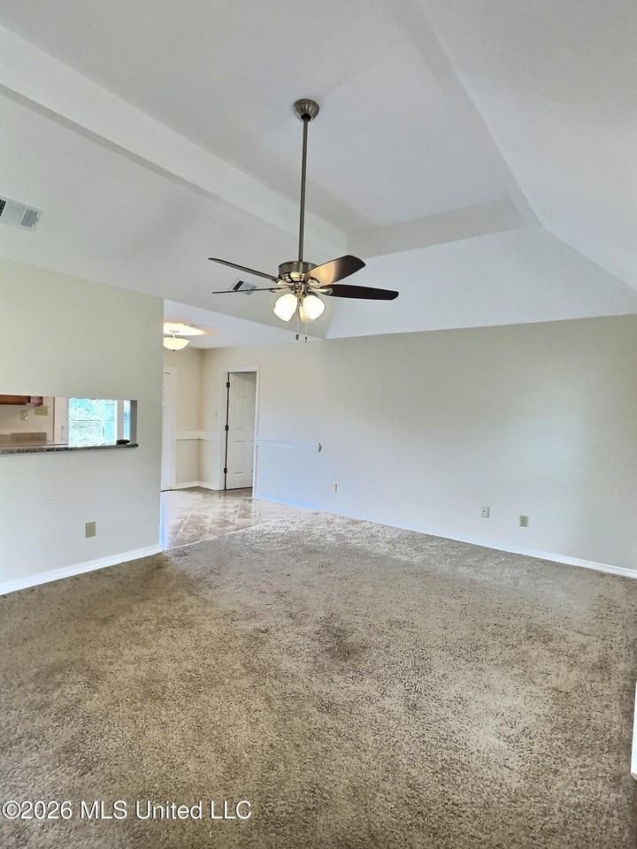 3910 Yosemite Dr - Photo 2 of 16