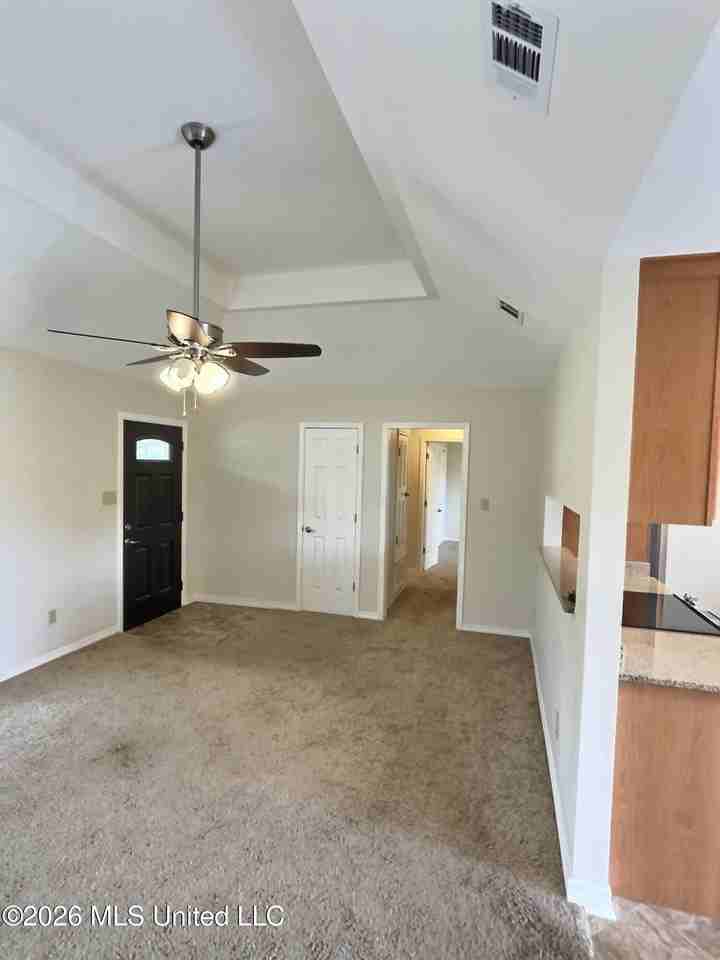 3910 Yosemite Dr - Photo 5 of 16