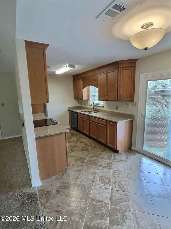 3910 Yosemite Dr - Photo 6 of 16