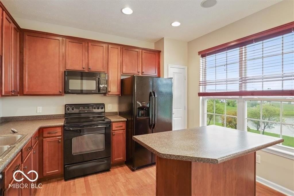 172 Straughn Ln - Photo 2 of 33