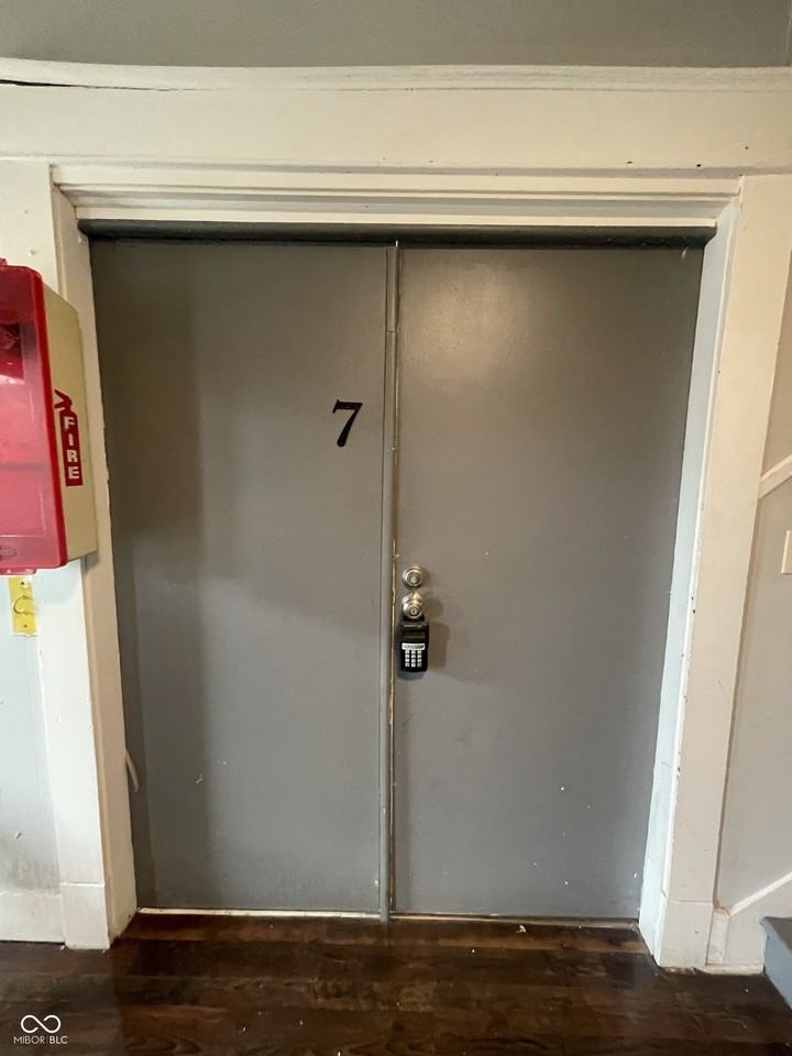 129 W Hendricks St #7 - Photo 2 of 11