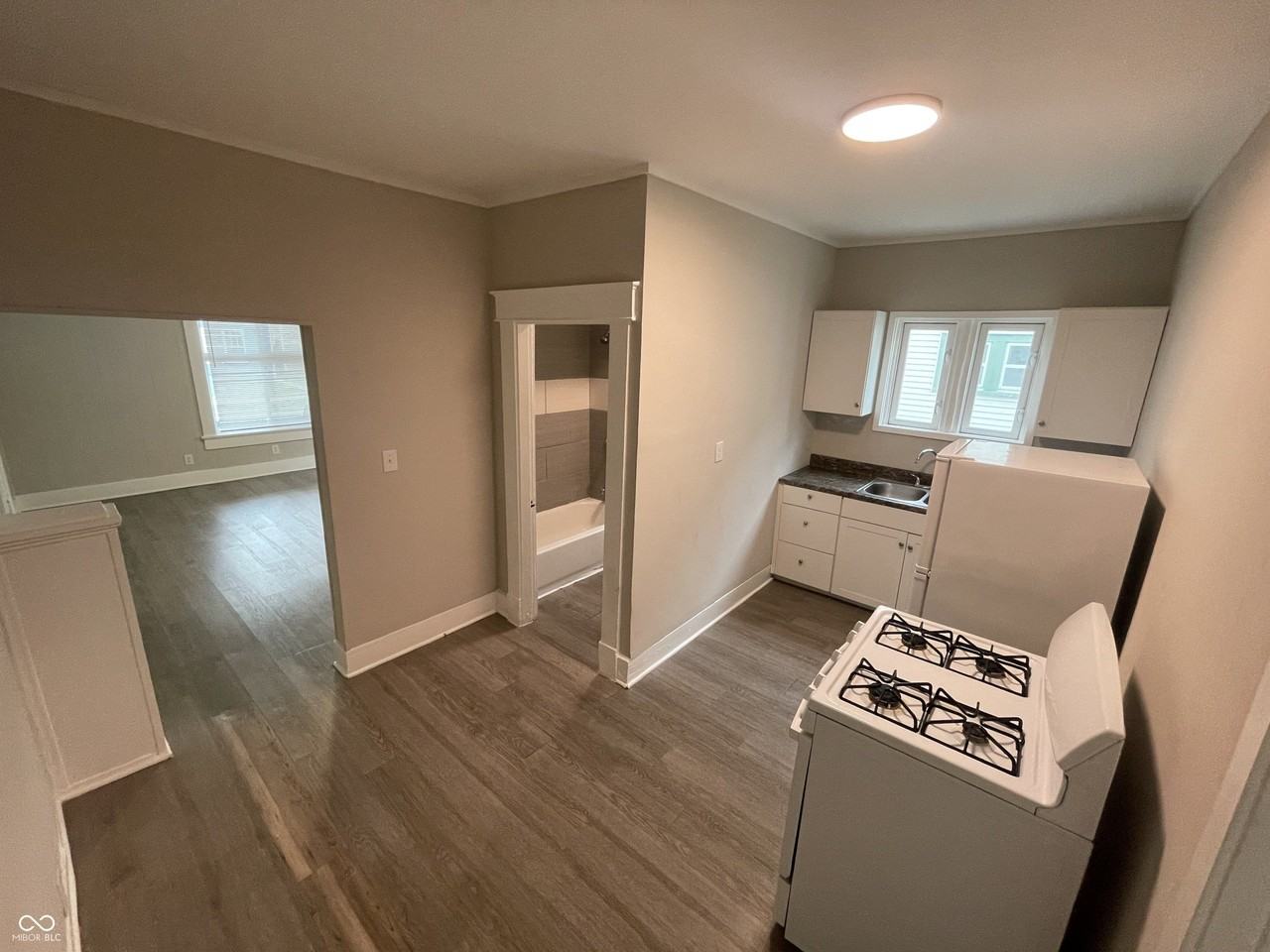 129 W Hendricks St #7 - Photo 6 of 11