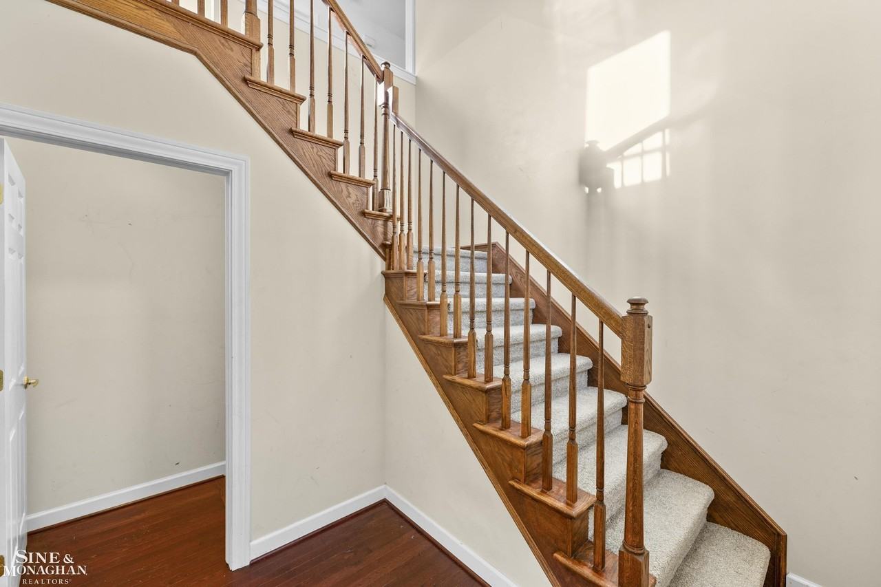 904 Trombley Rd - Photo 5 of 27