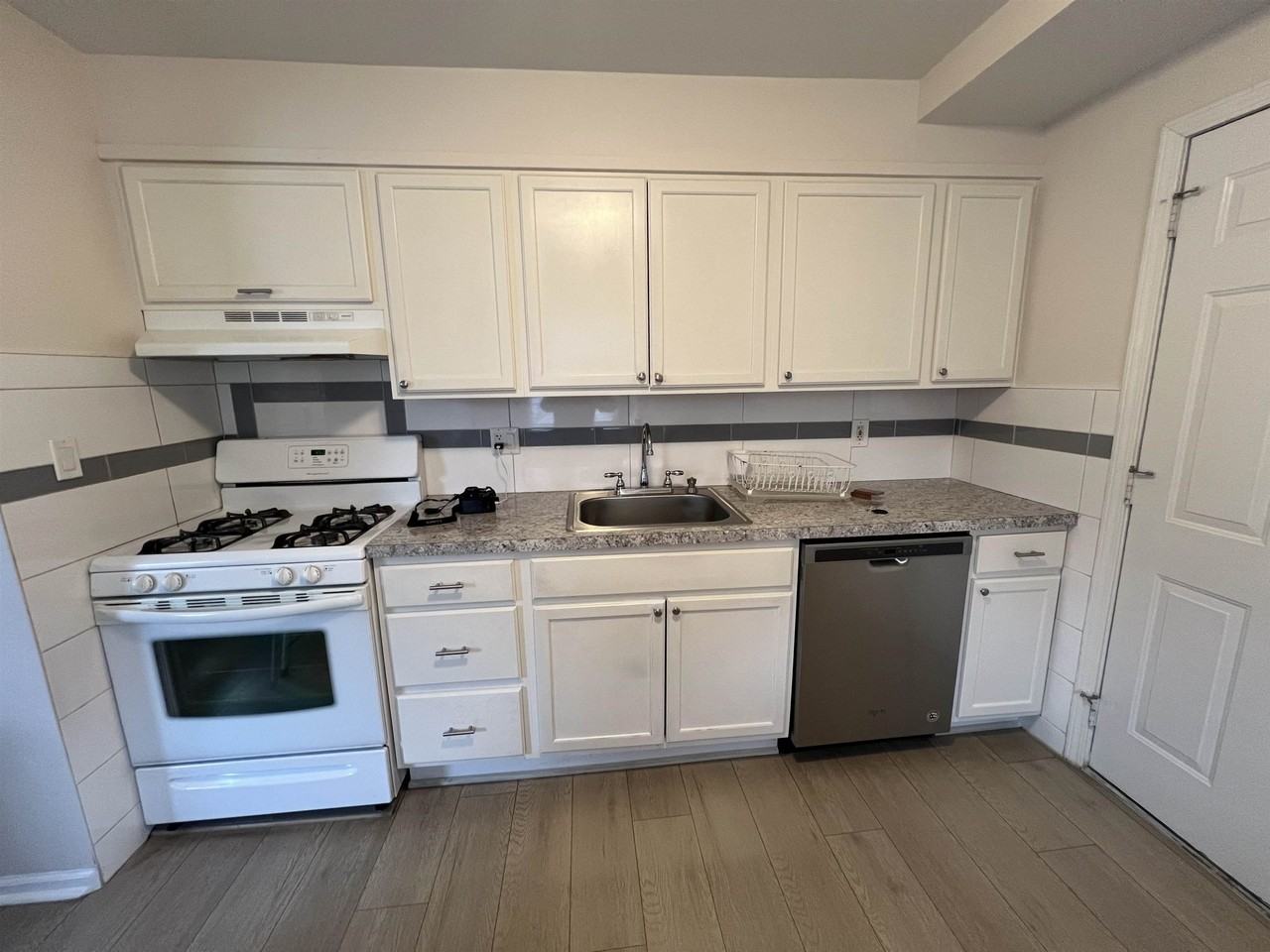 17366 Tennyson St - Photo 7 of 29