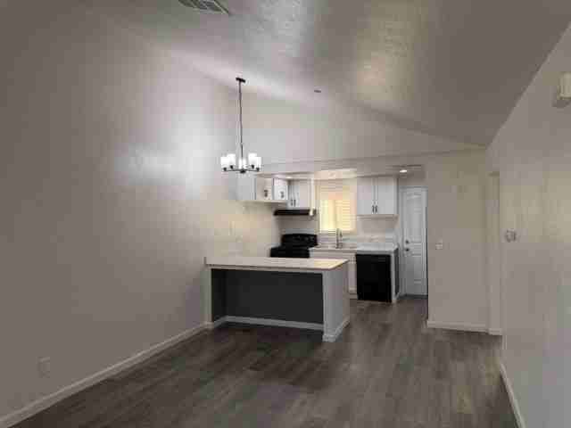 DOWNEY-606 - Photo 2 of 16