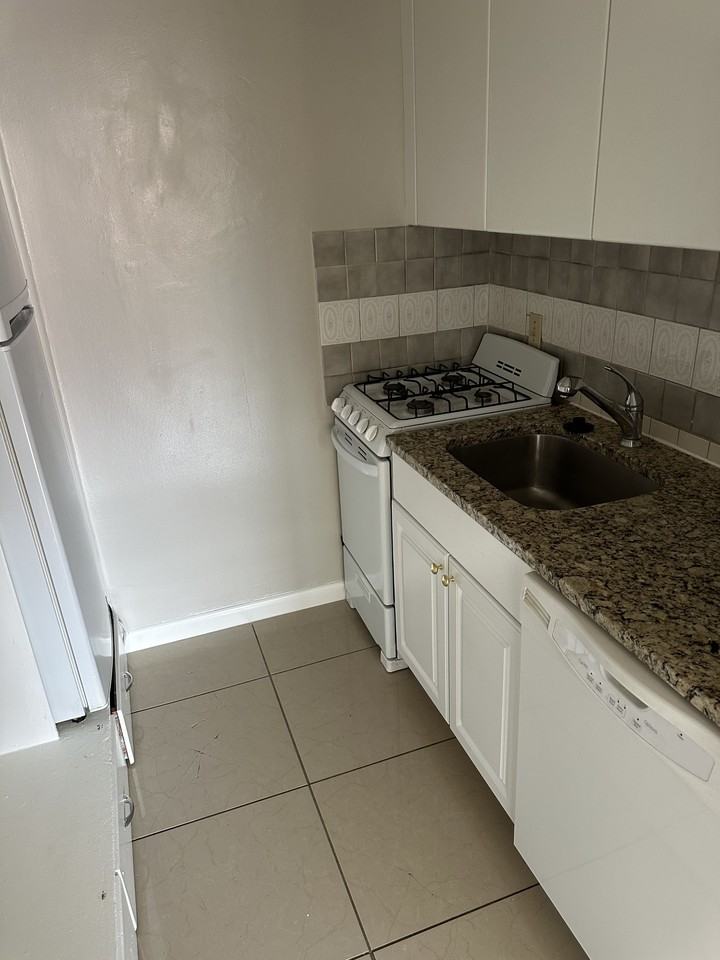 231 Logan Street - Photo 4 of 5