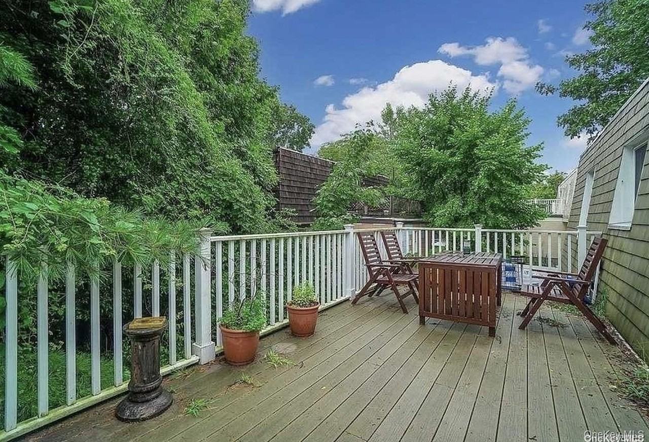 1012 Old Northern Blvd - Photo 7 of 7