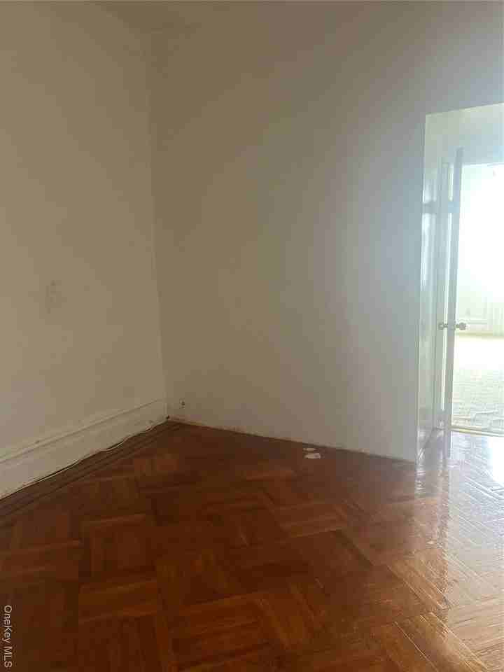 8820 86th St 2nd Fl - Photo 4 of 5