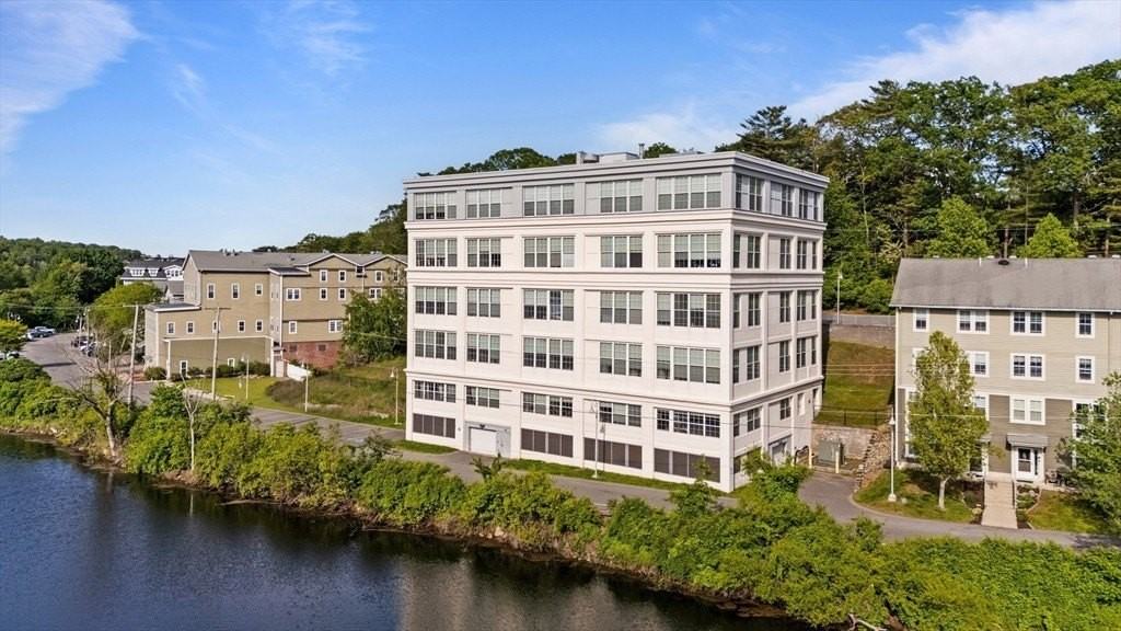 24 Cobblestone Ln Unit 405 - Photo 3 of 18