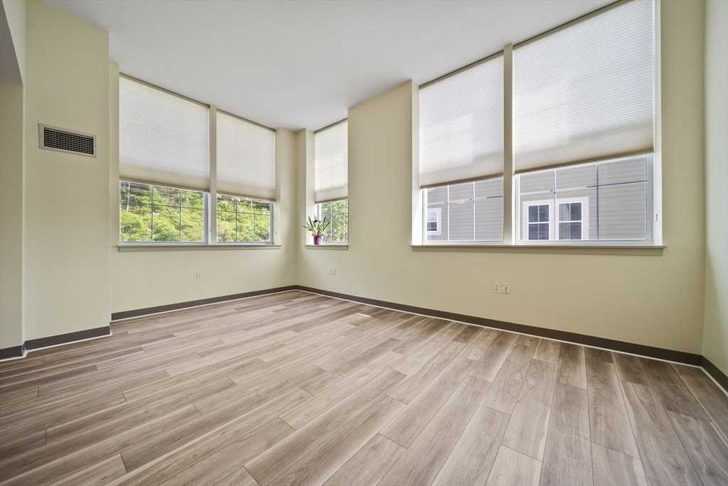 24 Cobblestone Ln Unit 405 - Photo 7 of 18