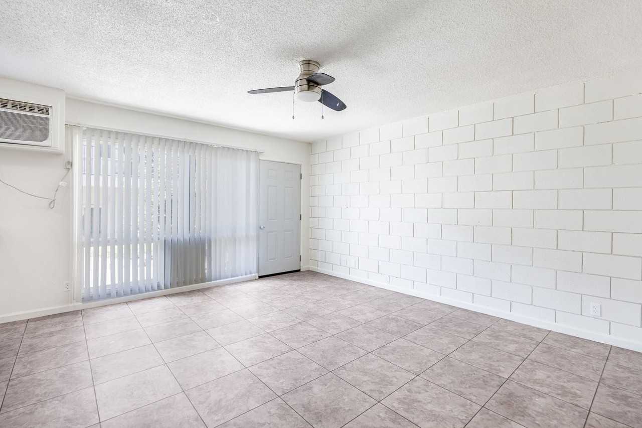 34976 Avenue A - Photo 2 of 15