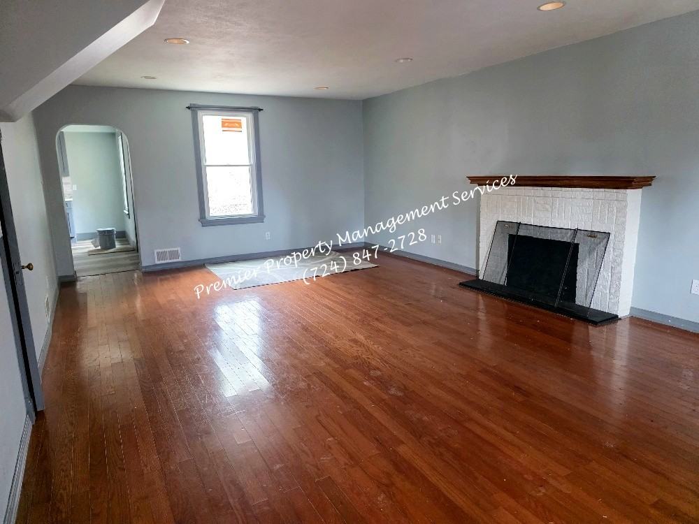 911 4th Ave #1 - Photo 3 of 15