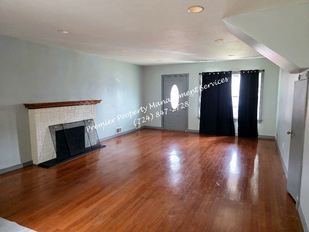 911 4th Ave #1 - Photo 4 of 15