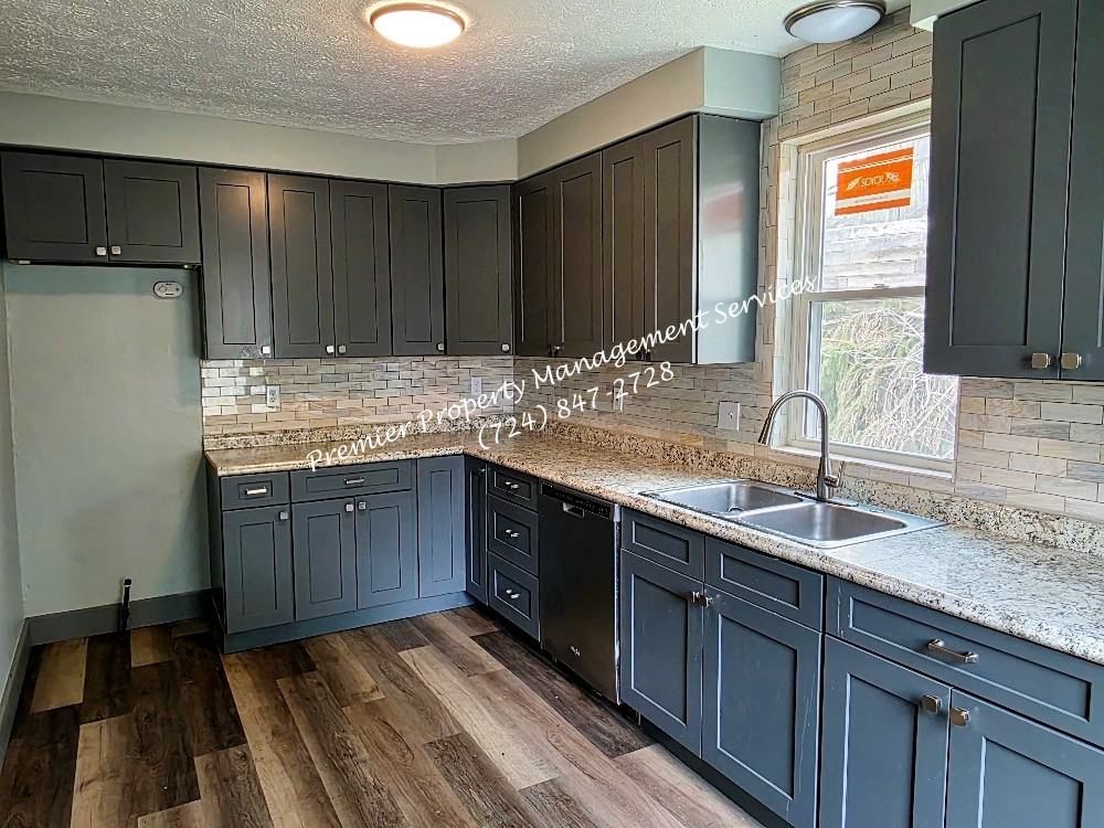 911 4th Ave #1 - Photo 6 of 15