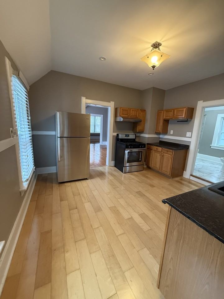 2438 N Bartlett Ave #2438A - Photo 2 of 9