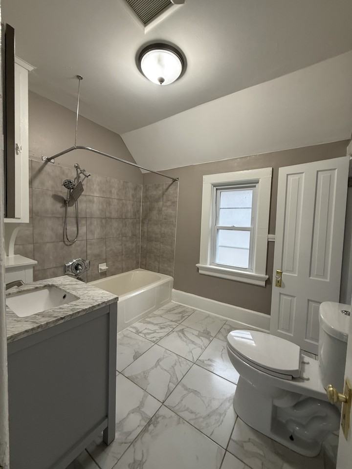 2438 N Bartlett Ave #2438A - Photo 4 of 9