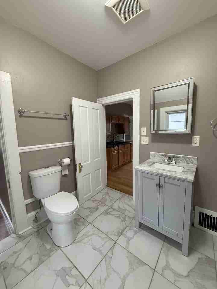 2438 N Bartlett Ave #2438A - Photo 5 of 9