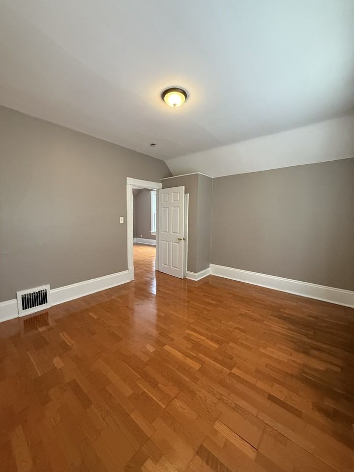 2438 N Bartlett Ave #2438A - Photo 6 of 9