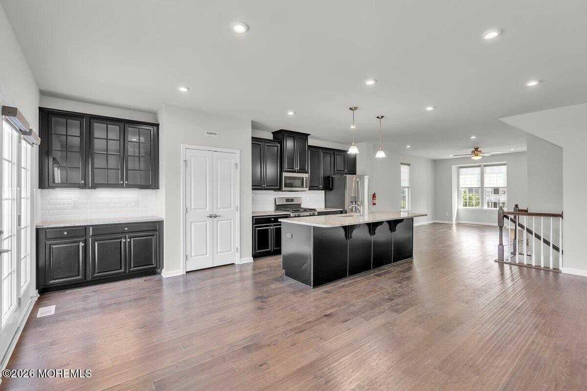 411 Sammy St - Photo 7 of 24