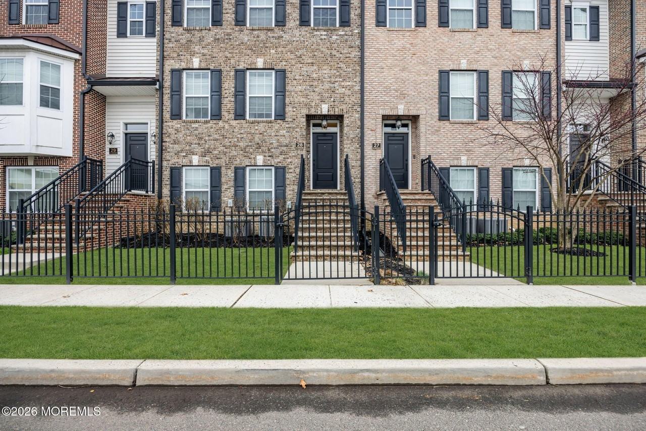 28 Catherine St - Photo 2 of 28