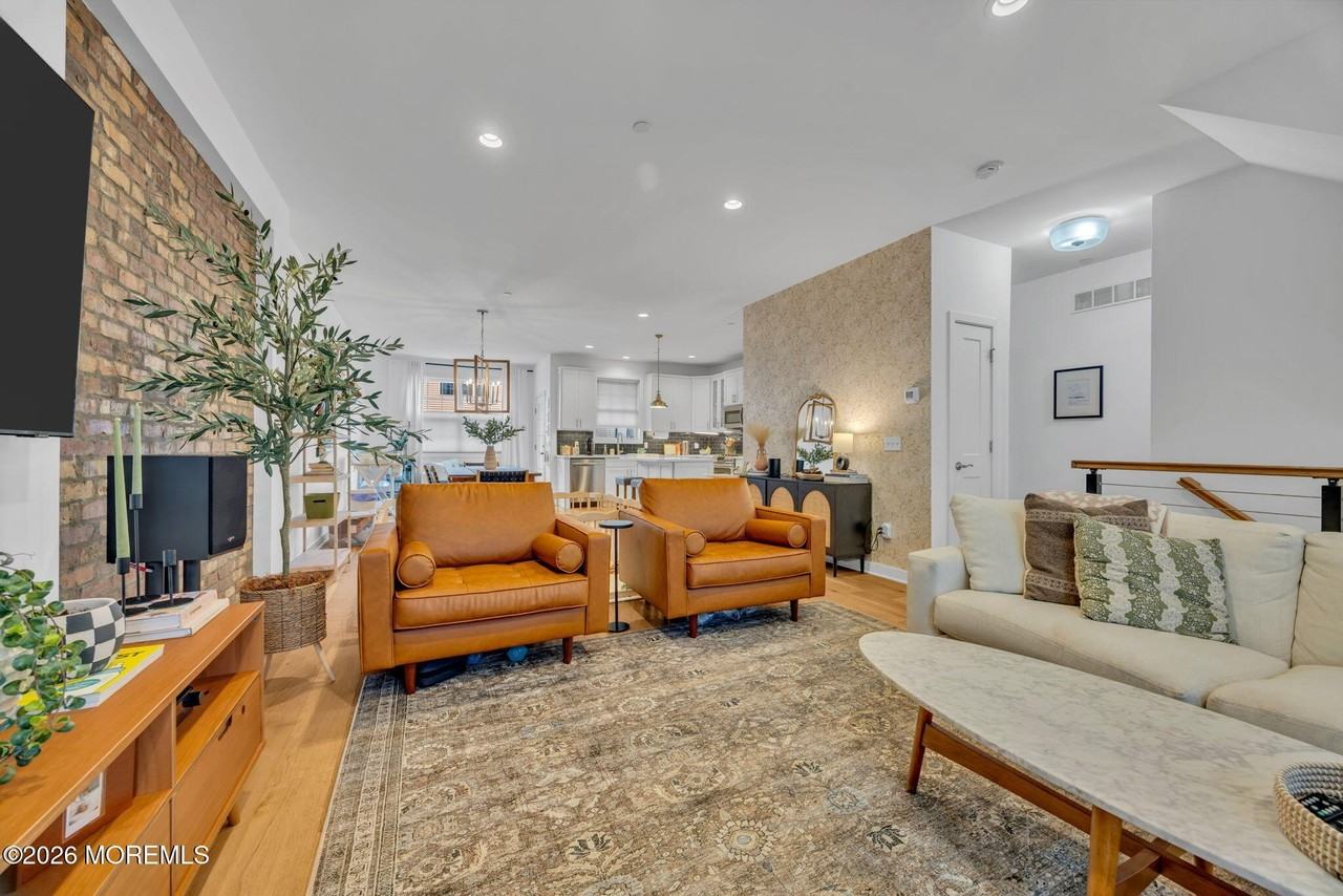 28 Catherine St - Photo 3 of 28