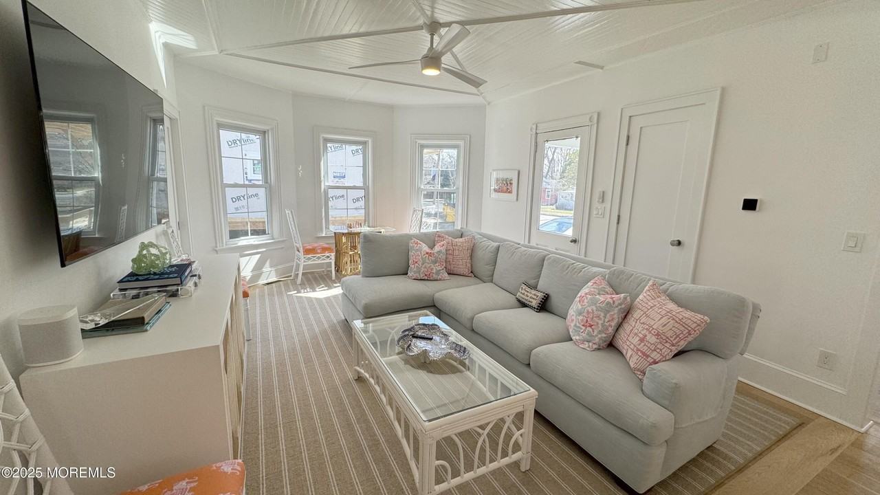 258 Osborne Ave - Photo 5 of 12