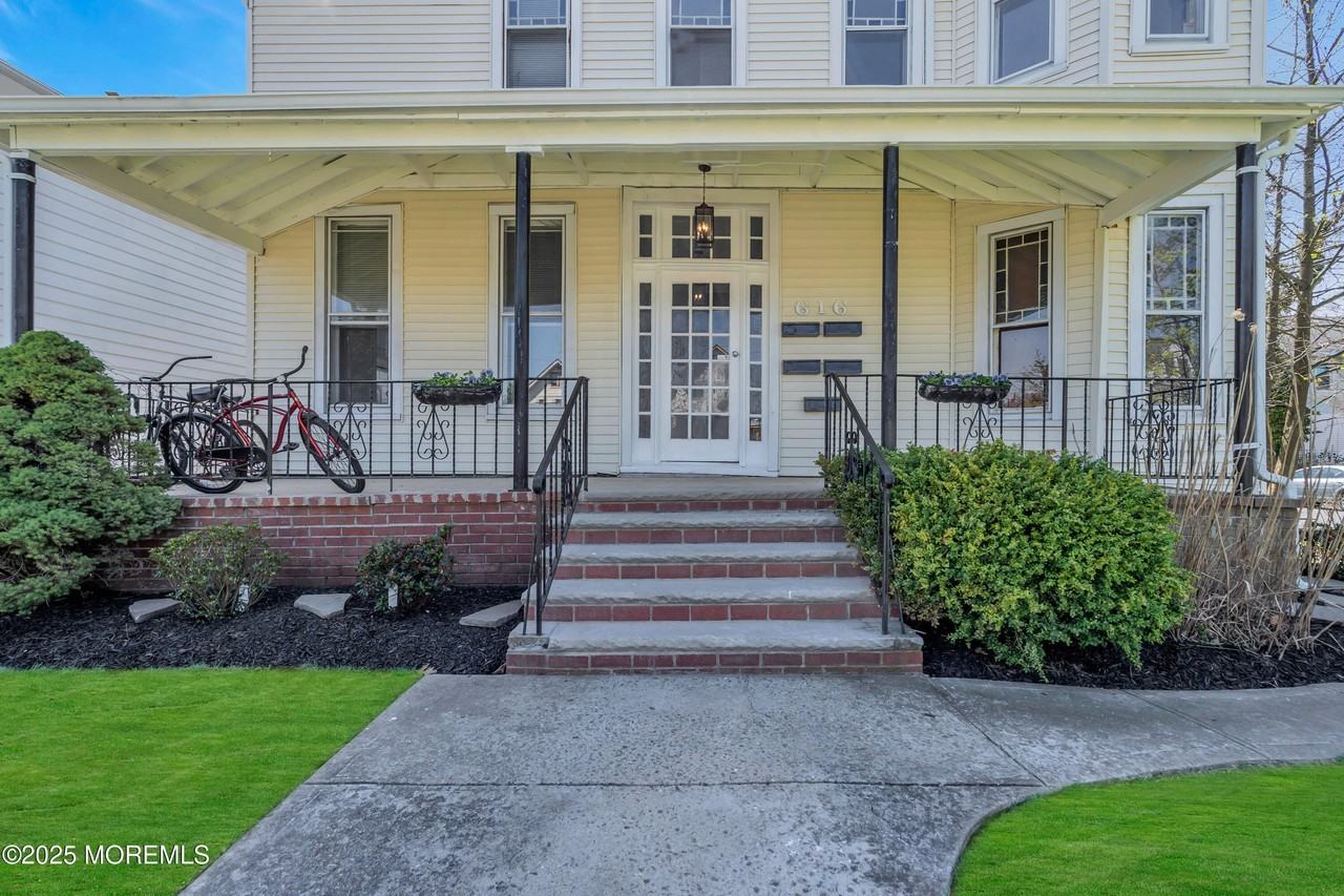 616 4th Ave Apt 1 - Photo 2 of 2