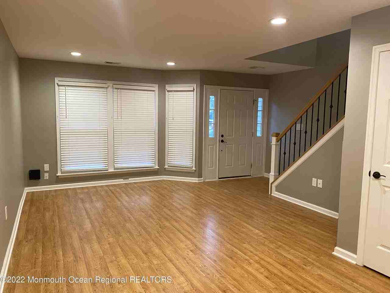 11 Duncan Way - Photo 2 of 16