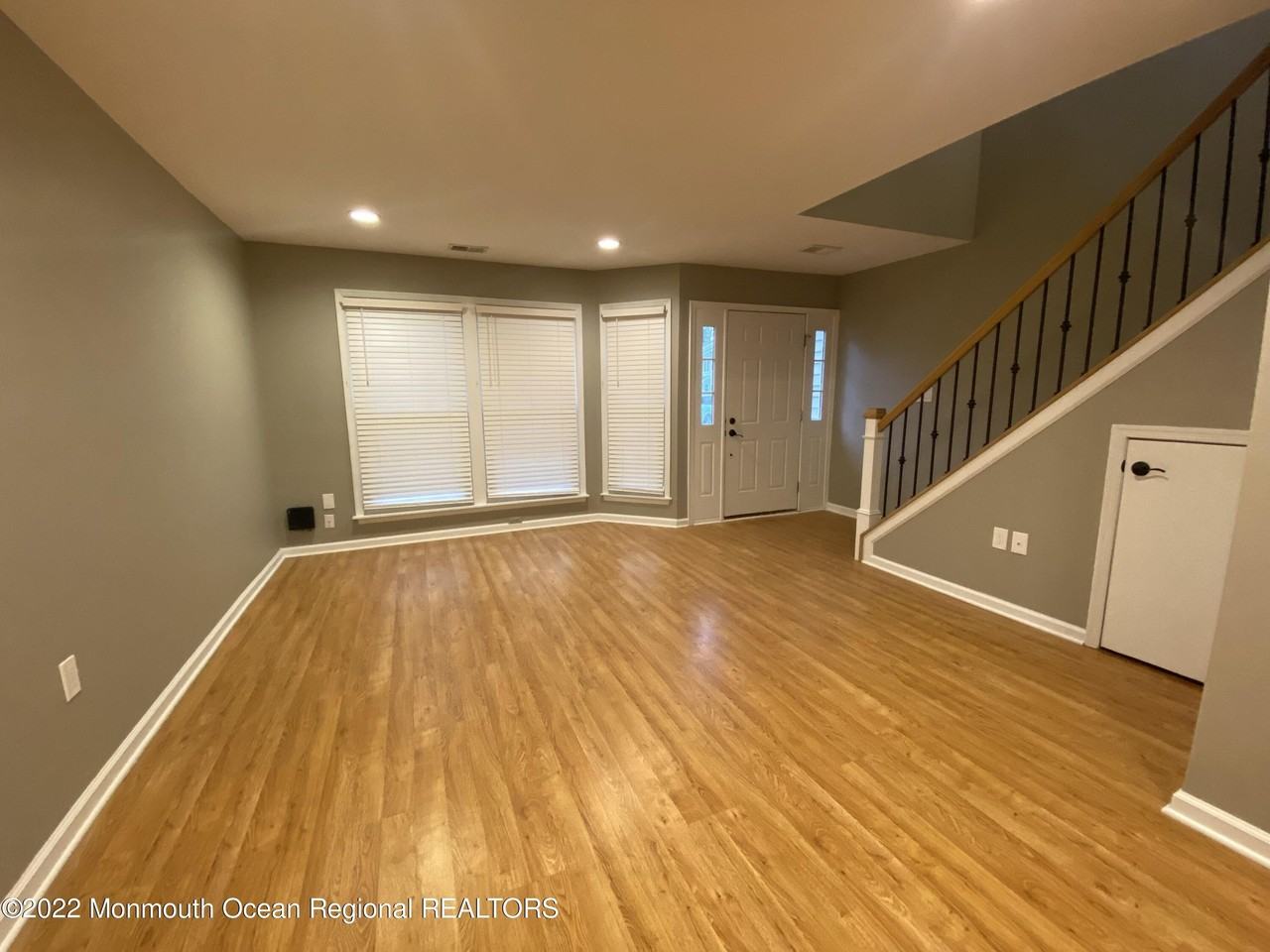 11 Duncan Way - Photo 3 of 16