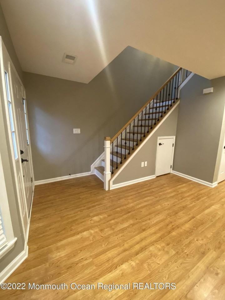 11 Duncan Way - Photo 4 of 16