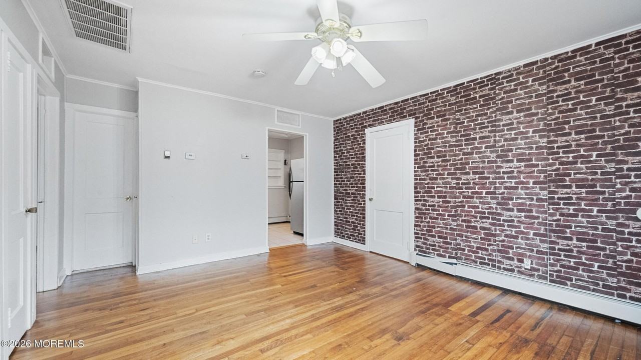 43 Story St - Photo 4 of 15