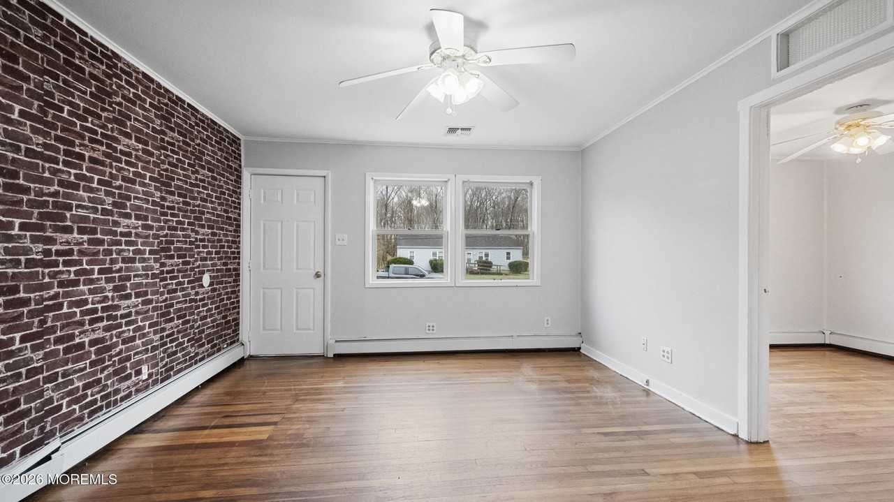 43 Story St - Photo 5 of 15