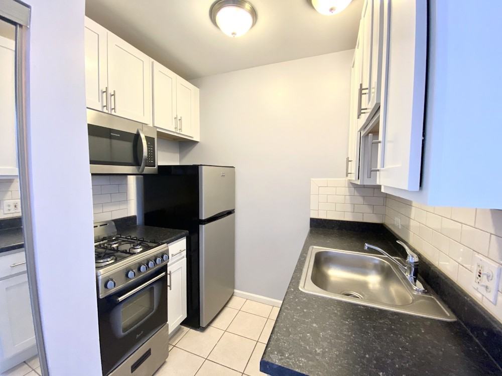 4241 N Kenmore Ave #G6 - Photo 5 of 7