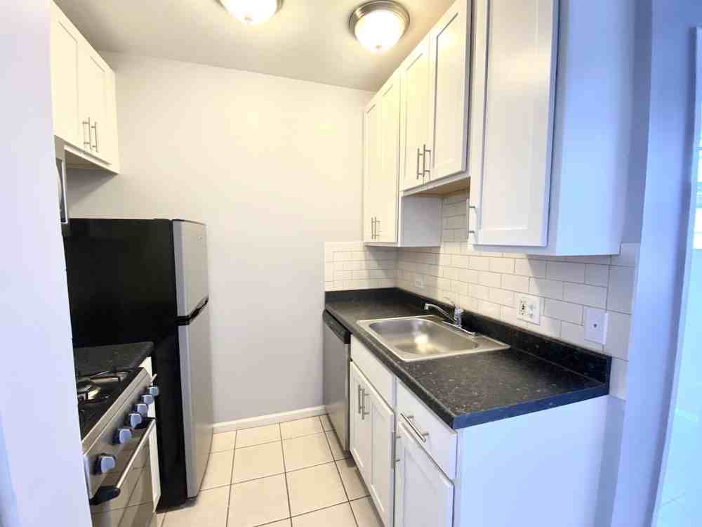 4241 N Kenmore Ave #G6 - Photo 7 of 7