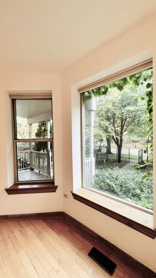 6128 S Kenwood Ave - Photo 4 of 18