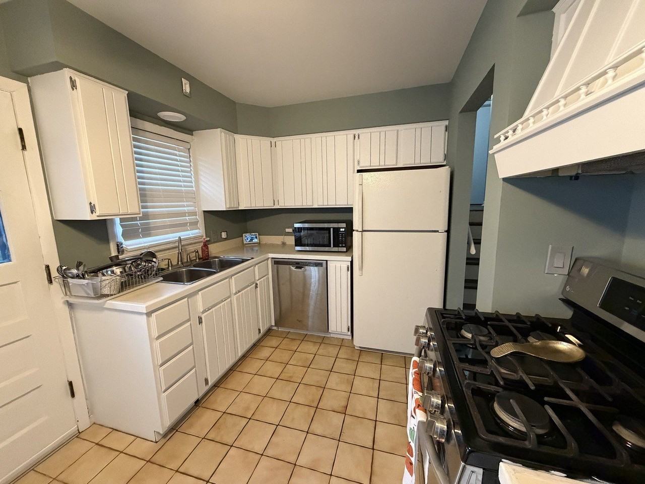 202 Hickory Rd - Photo 6 of 27