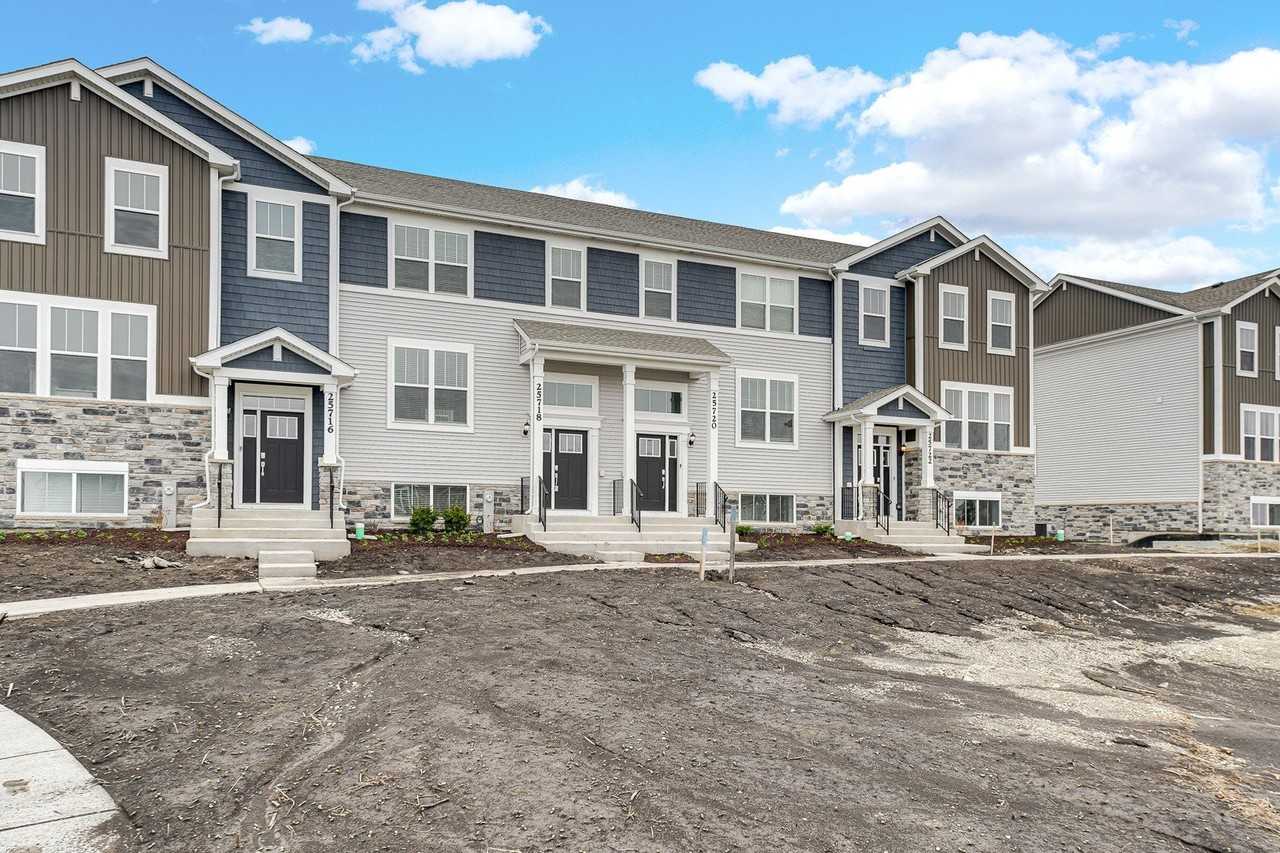 25720 W Yorkshire Dr - Photo 2 of 25