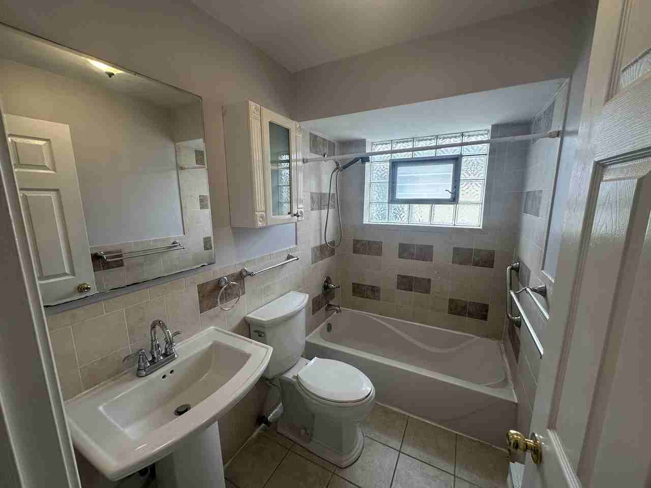 6801 W Montrose Ave Apt 2n - Photo 3 of 7