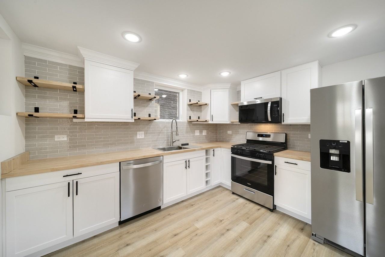 1137 N Francisco Ave Unit 1 - Photo 2 of 14