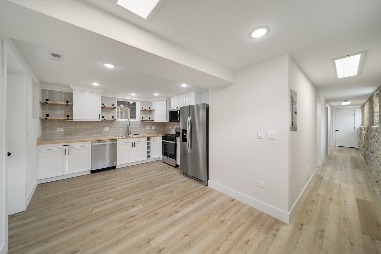 1137 N Francisco Ave Unit 1 - Photo 3 of 14