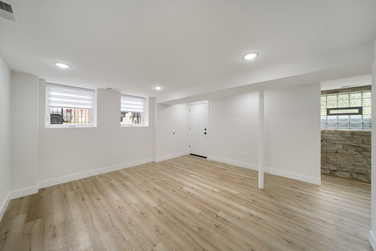 1137 N Francisco Ave Unit 1 - Photo 4 of 14