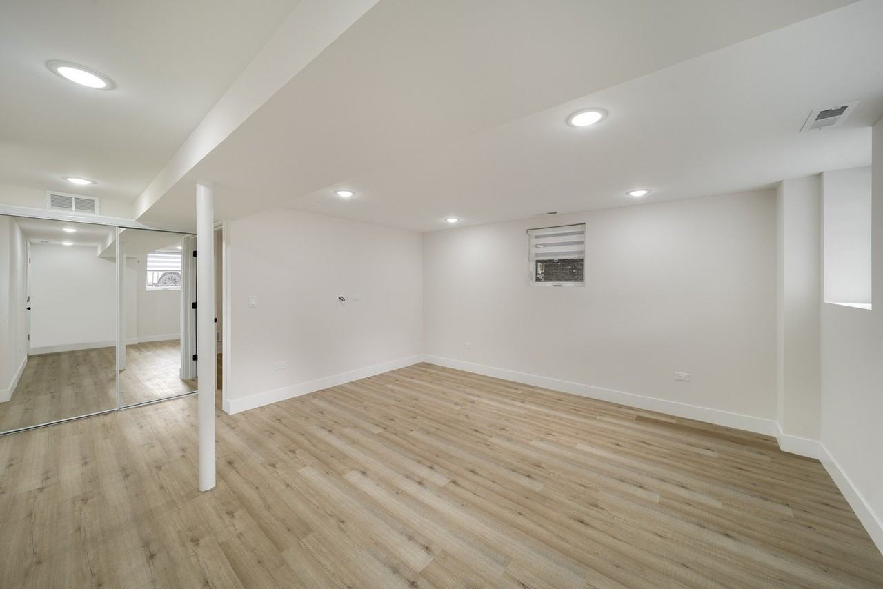 1137 N Francisco Ave Unit 1 - Photo 5 of 14