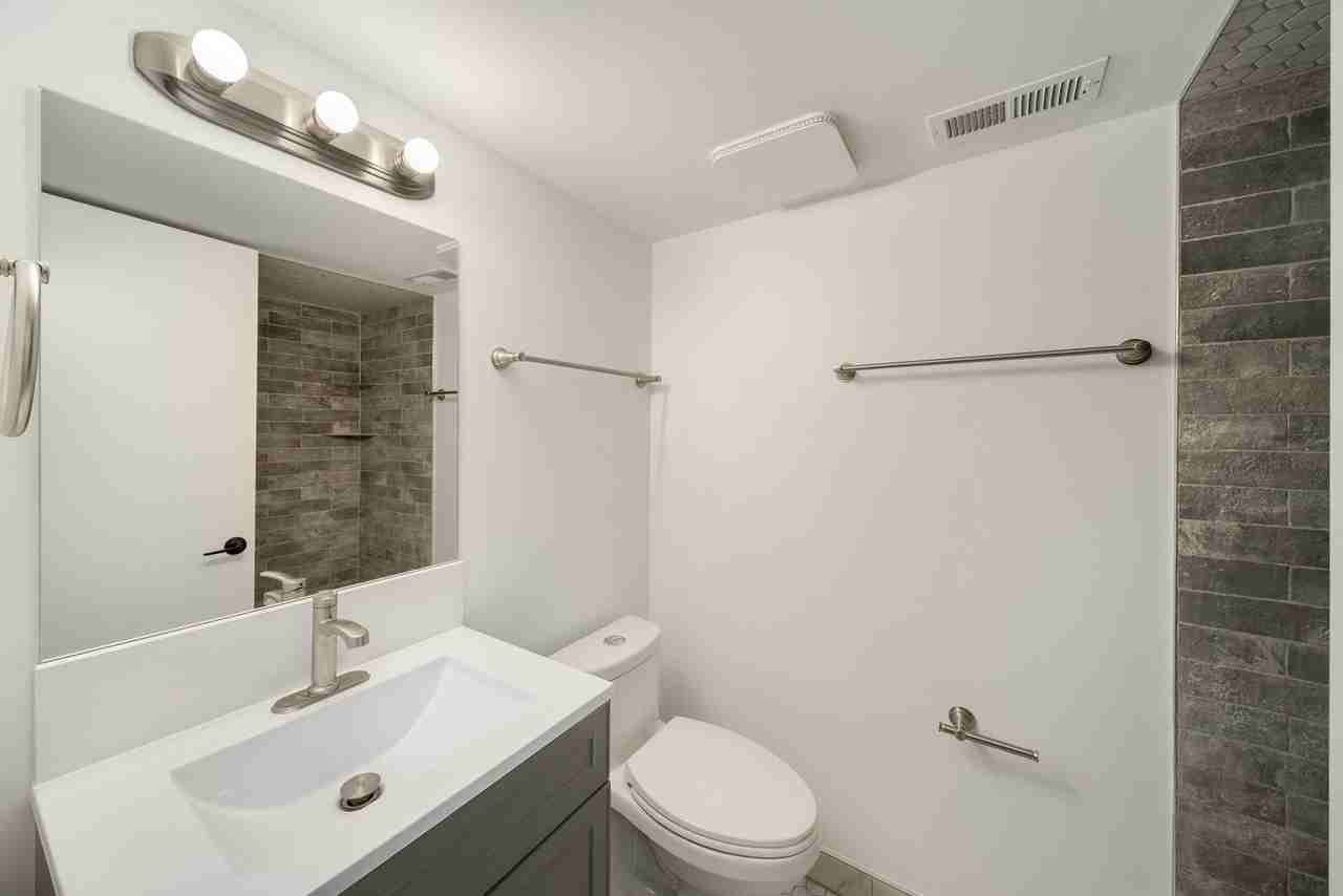 1137 N Francisco Ave Unit 1 - Photo 6 of 14