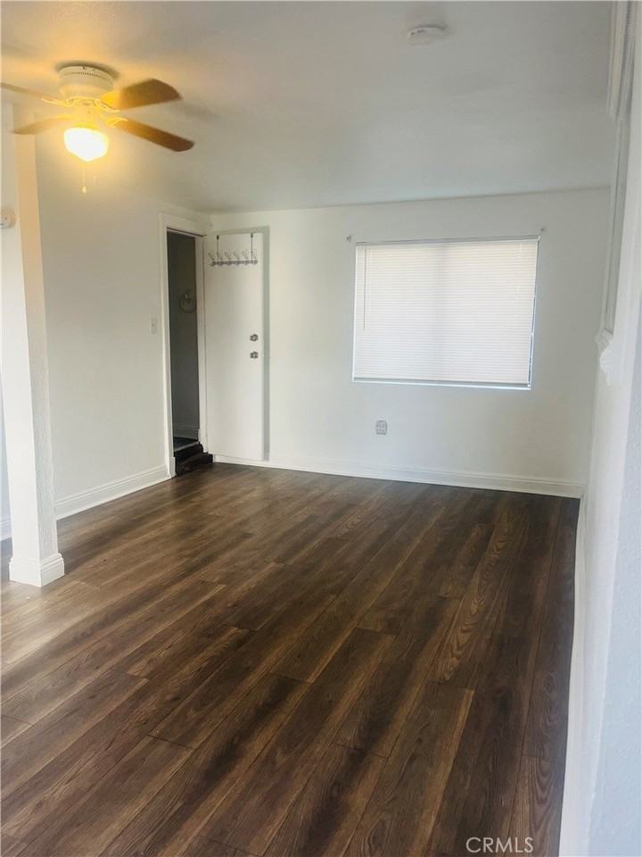 645 E King St - Photo 2 of 8