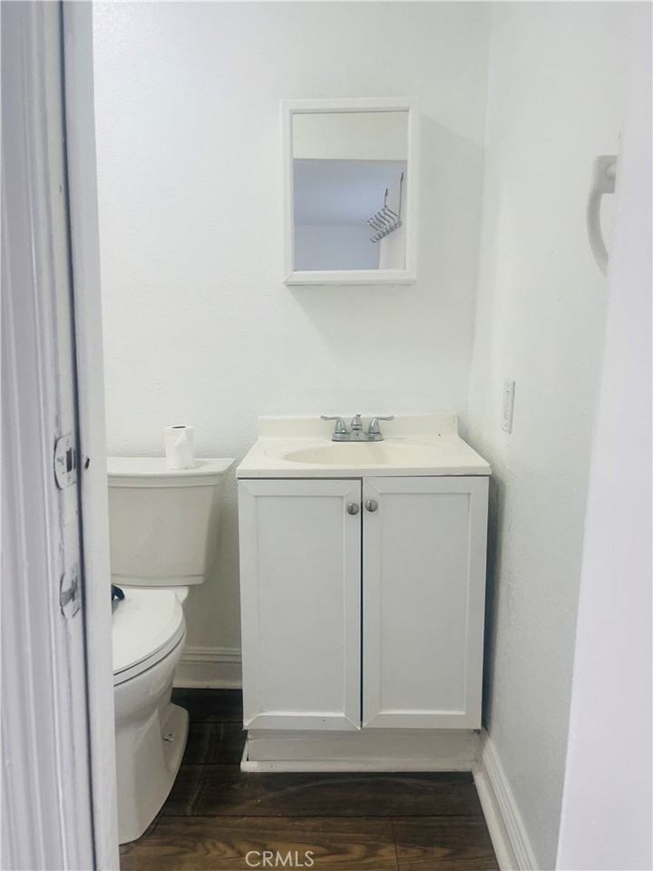 645 E King St - Photo 5 of 8