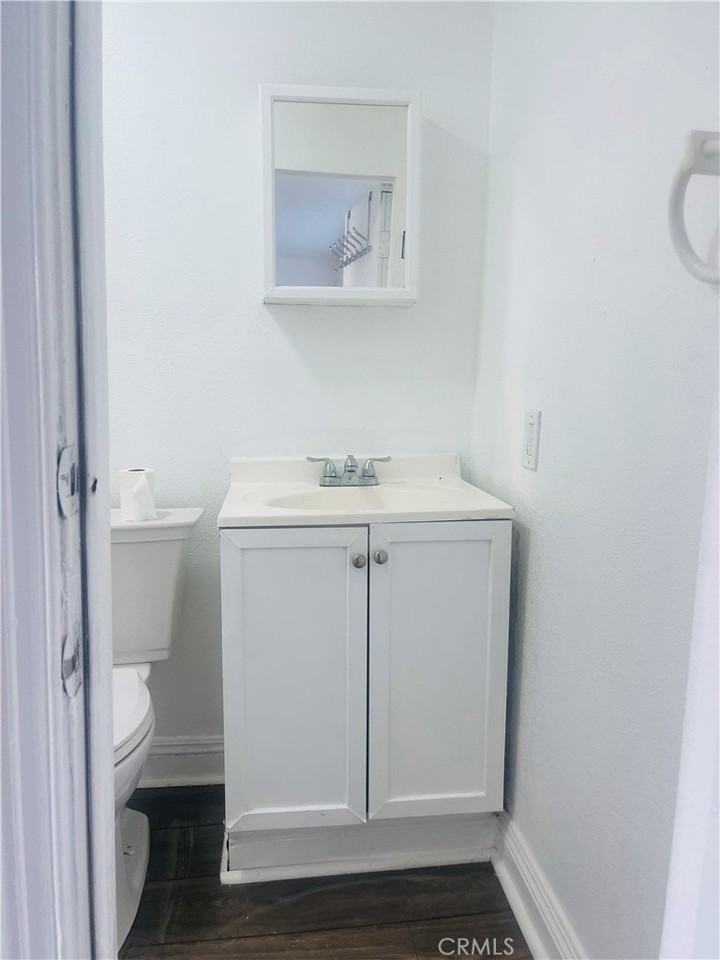 645 E King St - Photo 6 of 8