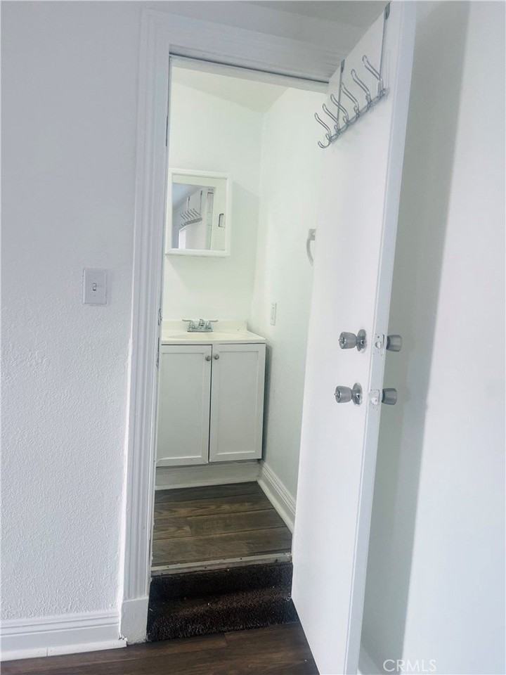 645 E King St - Photo 7 of 8