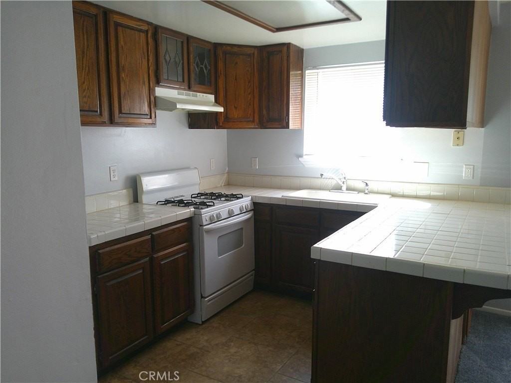 5237 Bushnell Ave - Photo 3 of 17