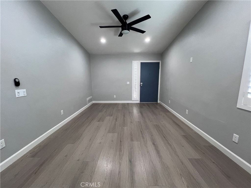 12257 Hythe St - Photo 2 of 24