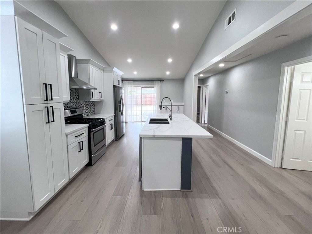 12257 Hythe St - Photo 3 of 24